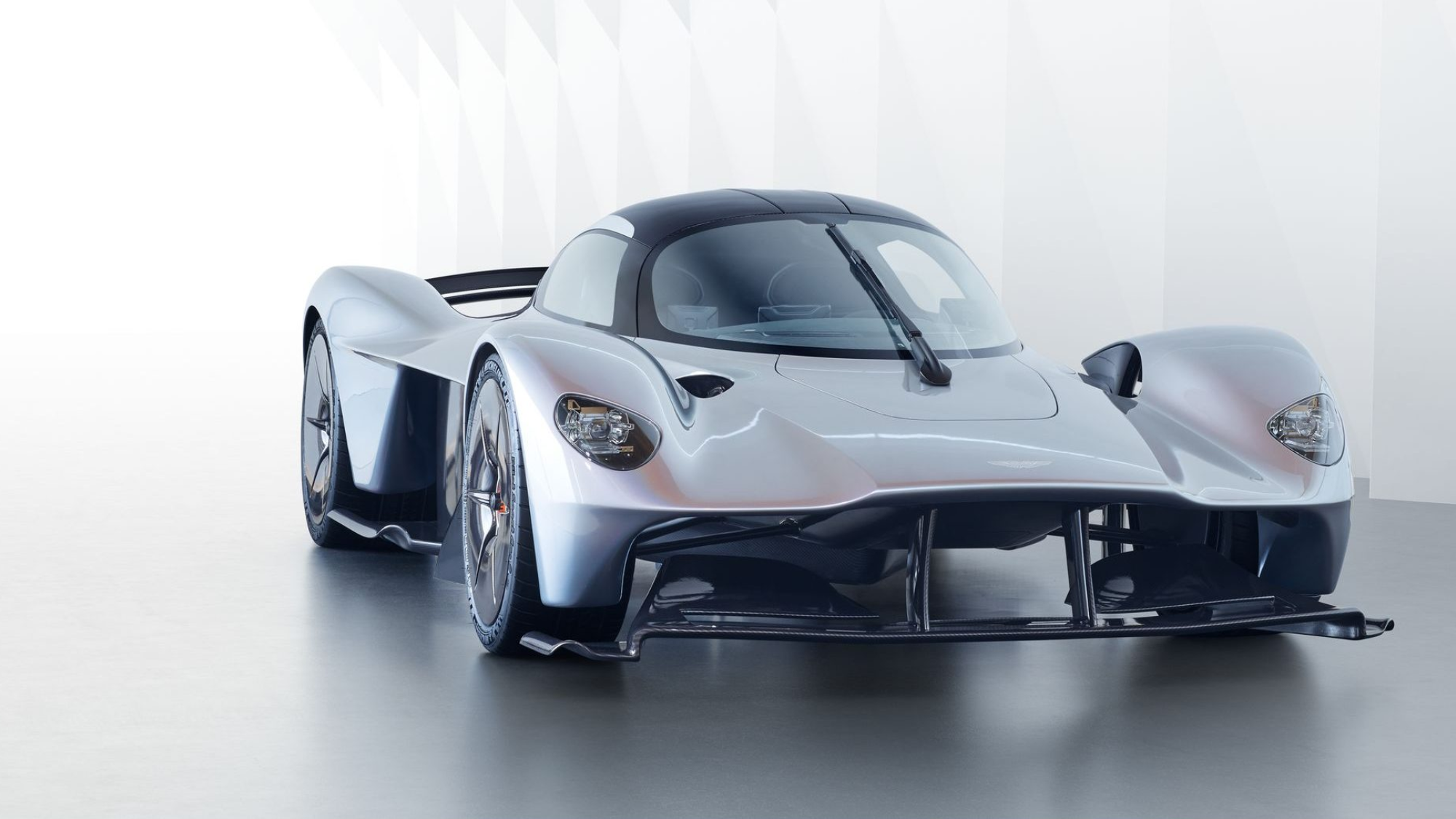 inside-the-valkyries-advanced-powertrain