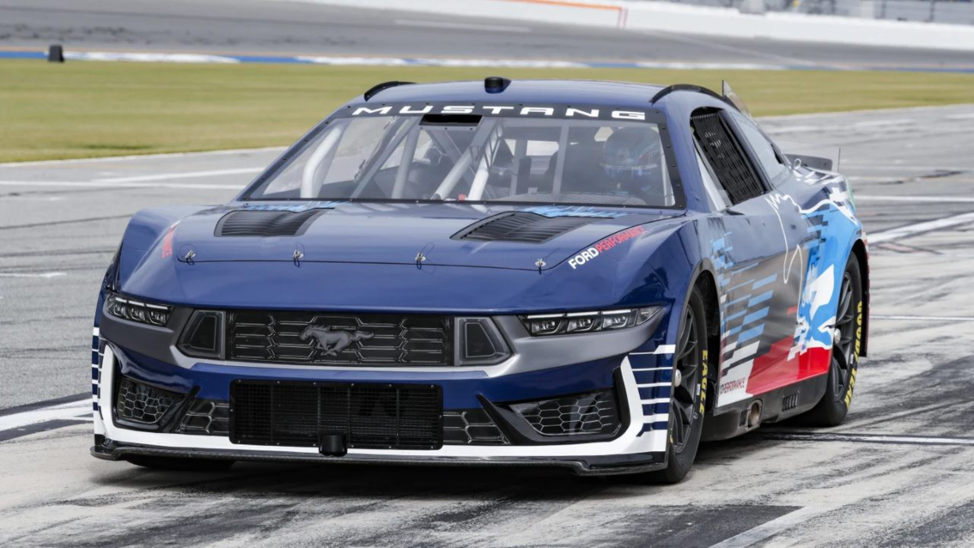 what-is-the-average-speed-of-a-nascar-race-car